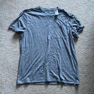 AE Men’s Heather Grey T-Shirt (L)